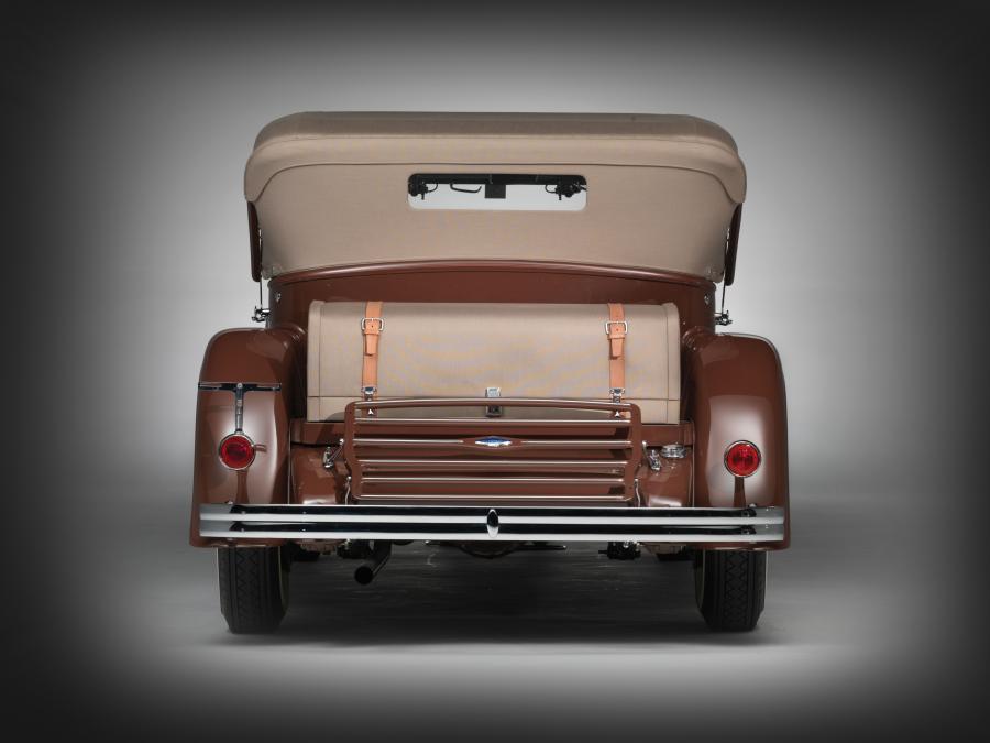  Lincoln Model K Double Windshield Phaeton 1932 года  (фото 8 из 19)
